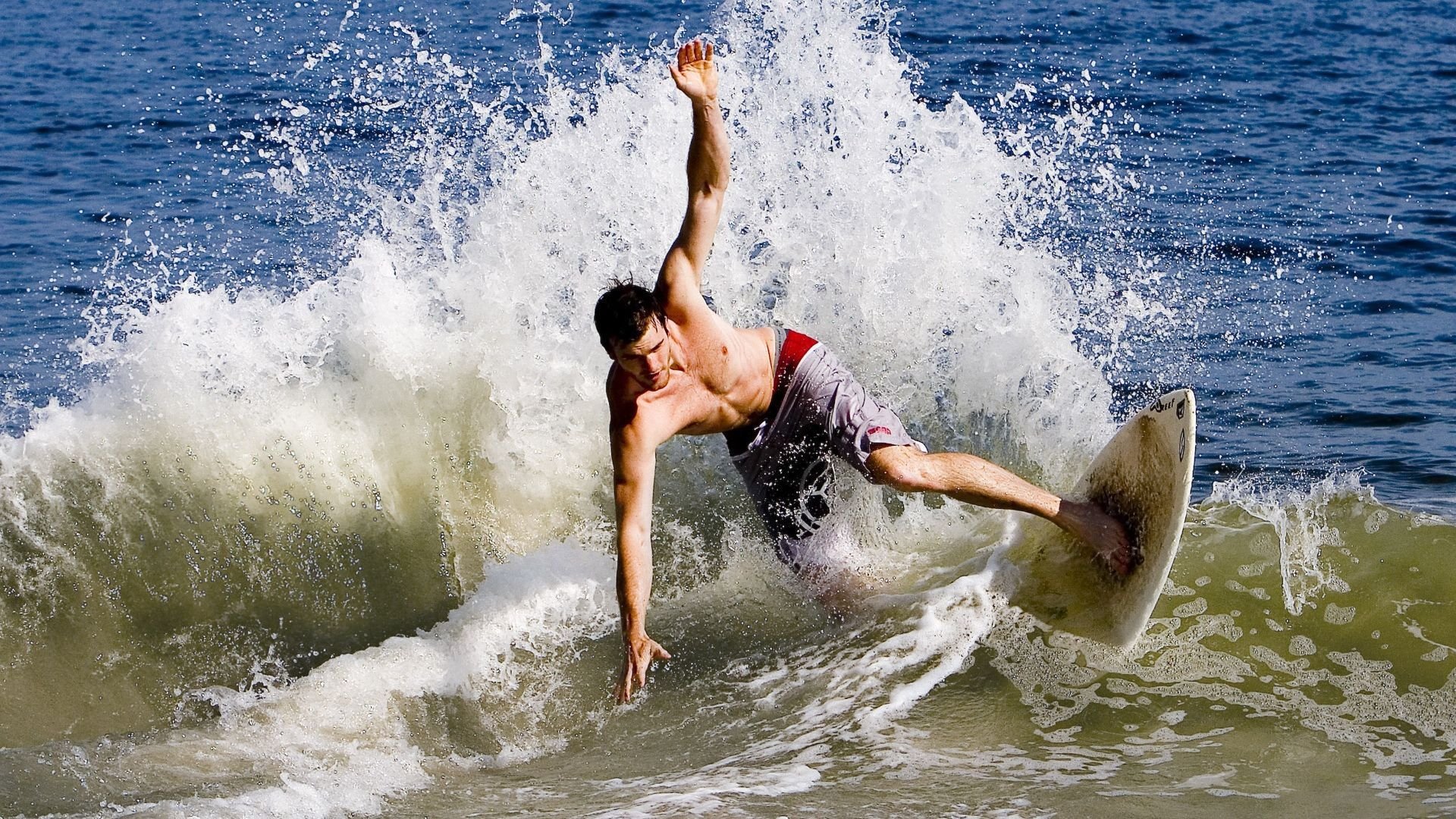 开云官方-奥卡拉汉中程爆发力惊艳全场，奥卡汉贾